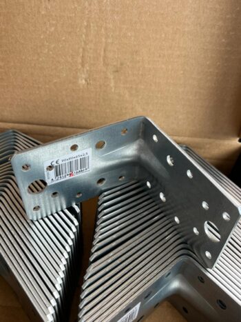 Stūra leņķis 90x90x65x2,5 ar ribu AR 71319